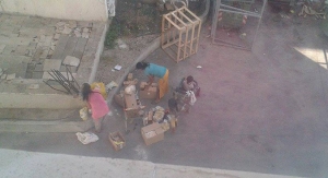 Οικογένειες Ψάχνουν Στα Σκουπίδια Για Τρόφιμα... Ναι, Στη Λάρισα! (ΦΩΤΟ)