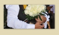Πασιγνωστος Λαρισαίος Ηθοποιός Από Τα «Εγκλήματα» Παντρεύτηκε Ντυμένος Με Παραδοσιακή Στολή - ΦΩΤΟ