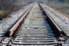 Νταλίκα ''Δίπλωσε'' Πάνω Στις Γραμμές Του Τρένου