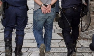 Συλλήψεις Φυγόποινων Σε Βόλο Και Τρίκαλα