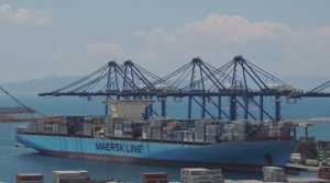 Στον Πειραιά Κατέπλευσε Το Πλοίο-Θηρίο Της Maersk (βίντεο)