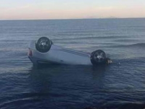 Έπεσε Φορτηγό Στη Θάλασσα - Νεκρός Ο Οδηγός