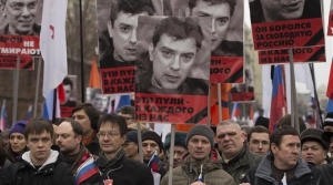 Ρωσία: 10.000 Άνθρωποι Στην Πορεία Για Το Δολοφονηθέντα Μπόρις Νεμτσόφ
