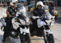 ΑΠΙΣΤΕΥΤΟ: Αστυνομικοί Σταματούν Πολίτες Στη Λάρισα Και Τους Ελέγχουν Αν Χρωστούν Στην Εφορία
