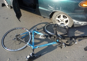 Ποδήλατο Με 2 Ανήλικα Αδέρφια Συγκρούστηκε Με ΙΧ Στο Δρόμο Λάρισας Αγιοκάμπου