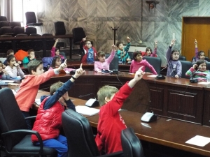 Μικροί Μαθητές Επισκέφθηκαν Το Δημαρχείο Λάρισας - ΦΩΤΟ
